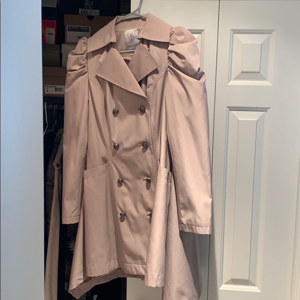 Jennifer Lopez Beige Trapeze Rain Coat sz. S